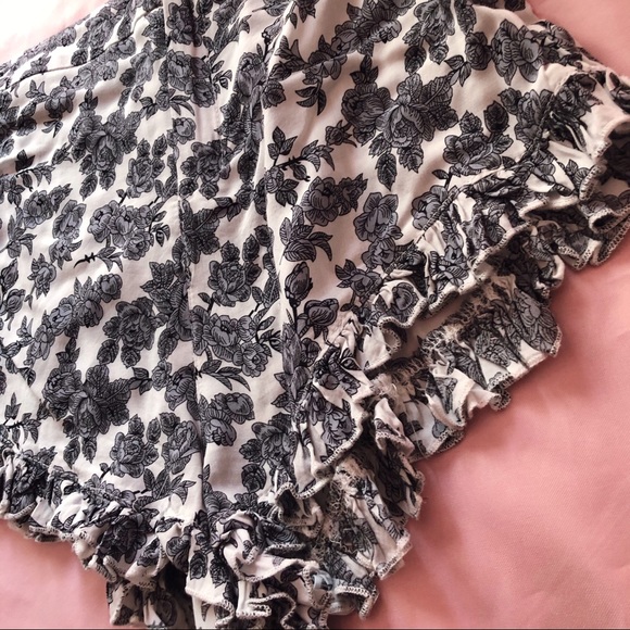 lf seek the label ⋆ floral ruffle shorts - Picture 5 of 7